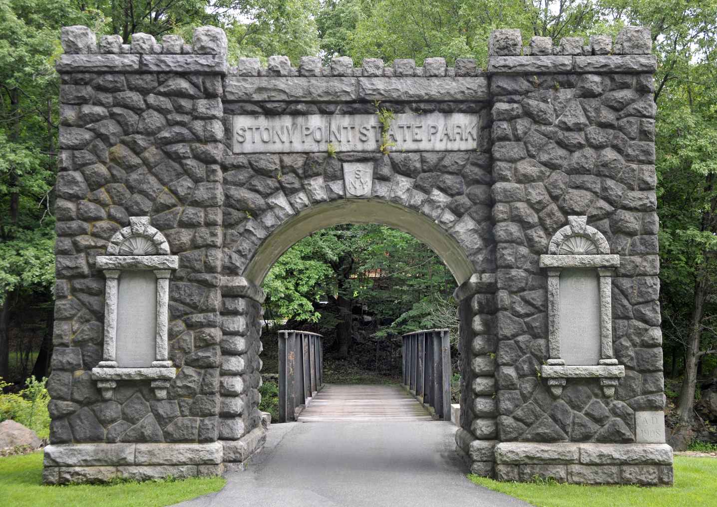 Entrance to Stony Point Battlefield Historic Site